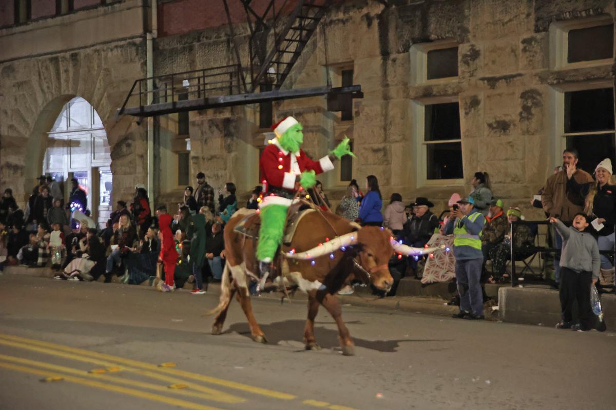 2023 WAXAHACHIE CHRISTMAS PARADE AND TREE LIGHTING (photos by Mike